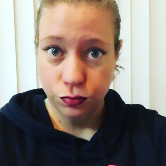 Meet your Posher, Karen - Picture 2 of 8